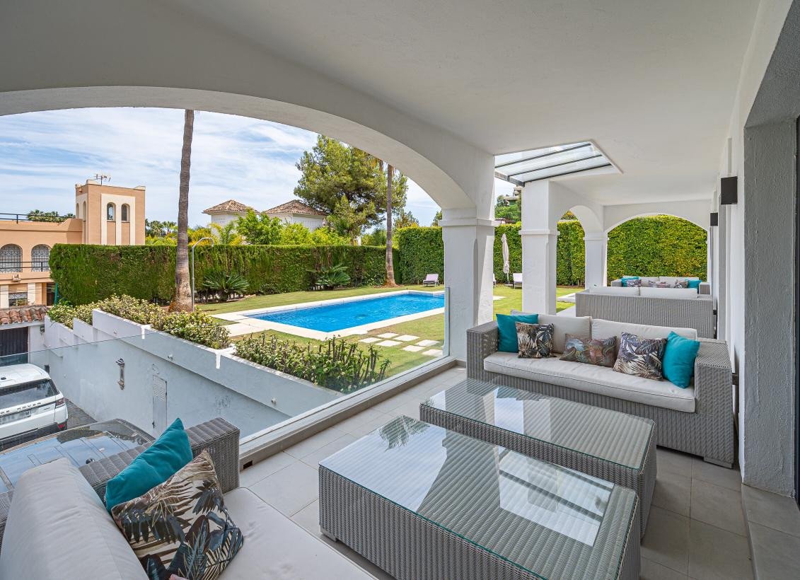 Villa – Chalet — Nueva Andalucía
