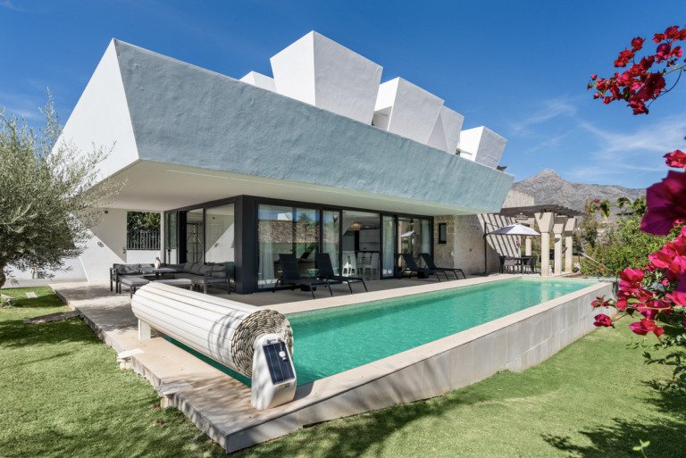 Detached Villa — Nueva Andalucía