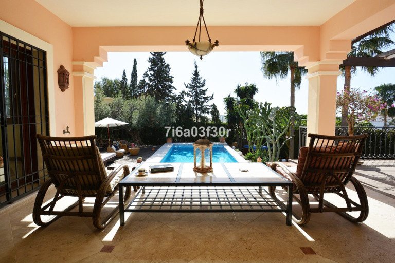 Detached Villa — Nueva Andalucía