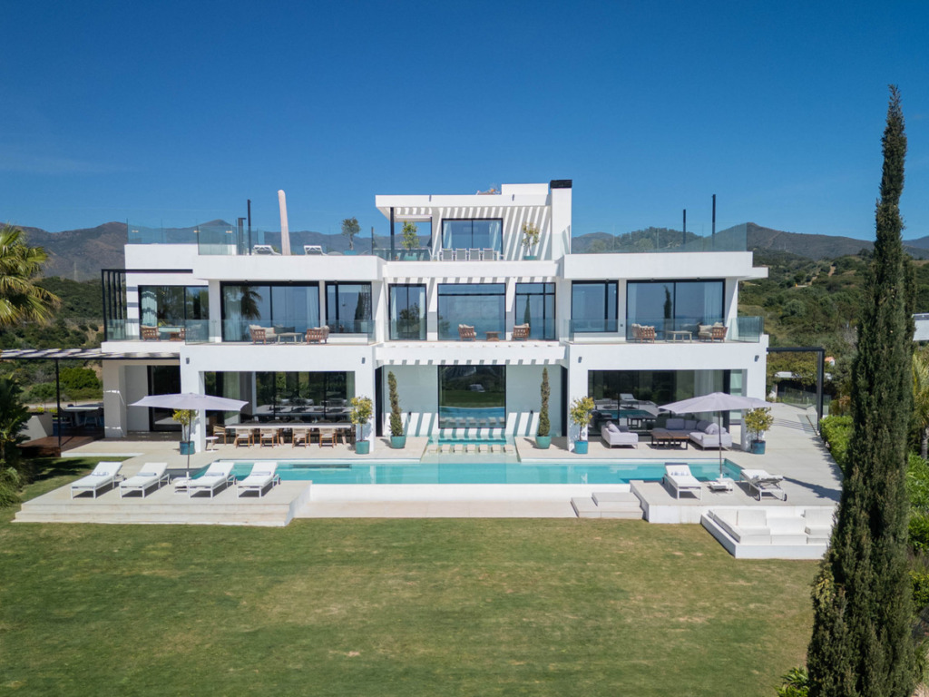 Detached Villa — Estepona