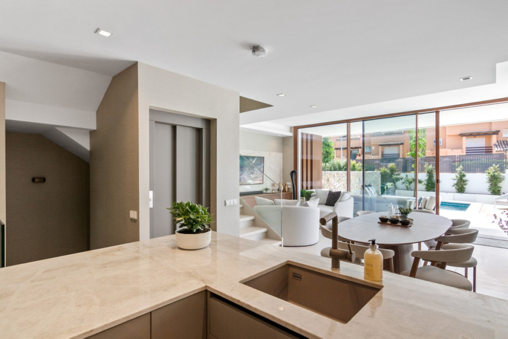 Detached Villa — The Golden Mile