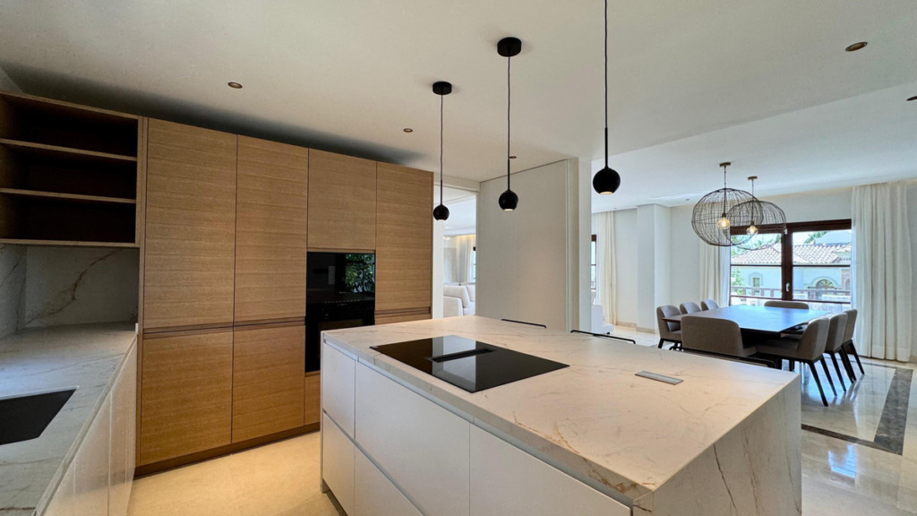 Detached Villa — The Golden Mile
