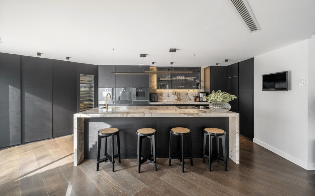 Villa – Chalet — Nueva Andalucía