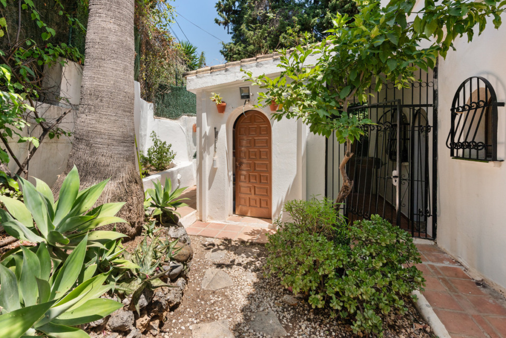 Villa – Chalet — Nueva Andalucía