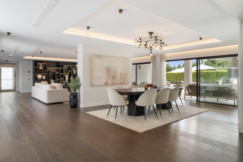 Detached Villa — Nueva Andalucía
