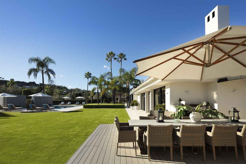 Detached Villa — Nueva Andalucía