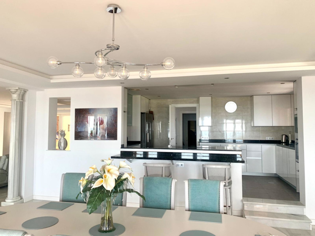 Detached Villa — Calahonda