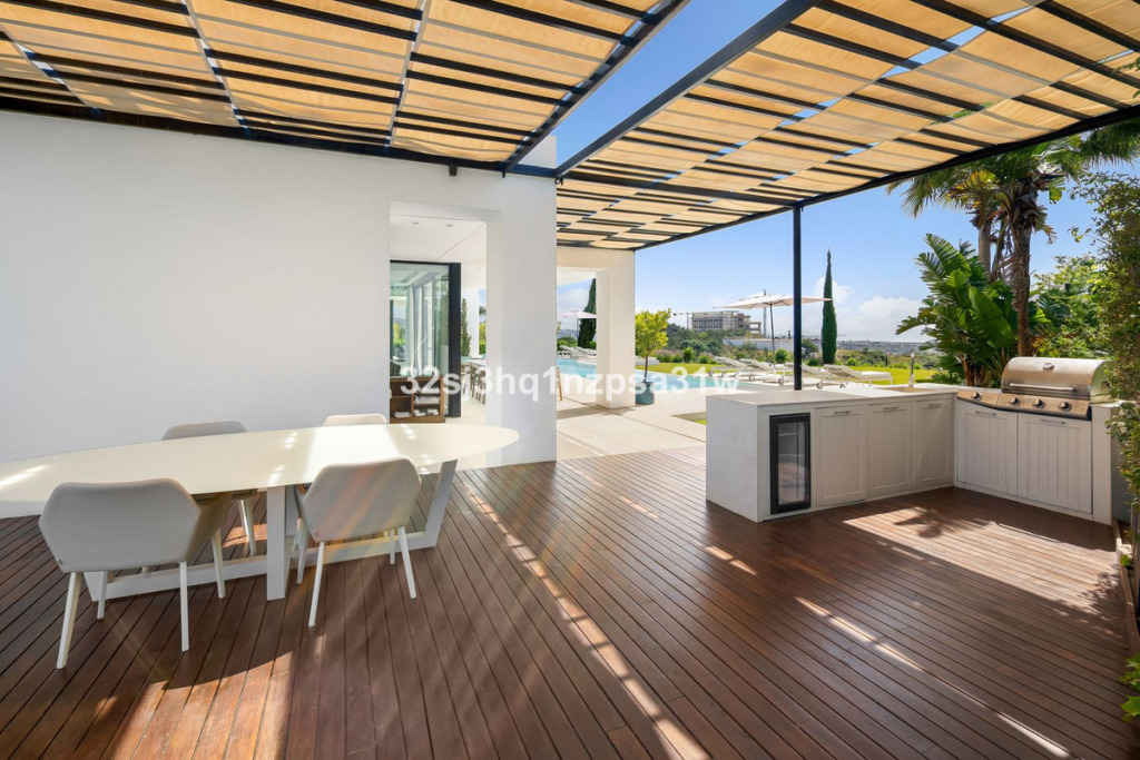 Villa – Chalet — Estepona