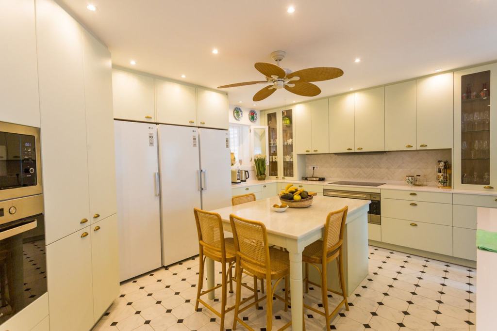 Villa – Chalet — The Golden Mile