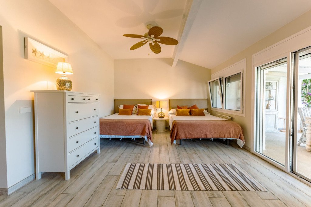 Villa – Chalet — Guadalmina Baja