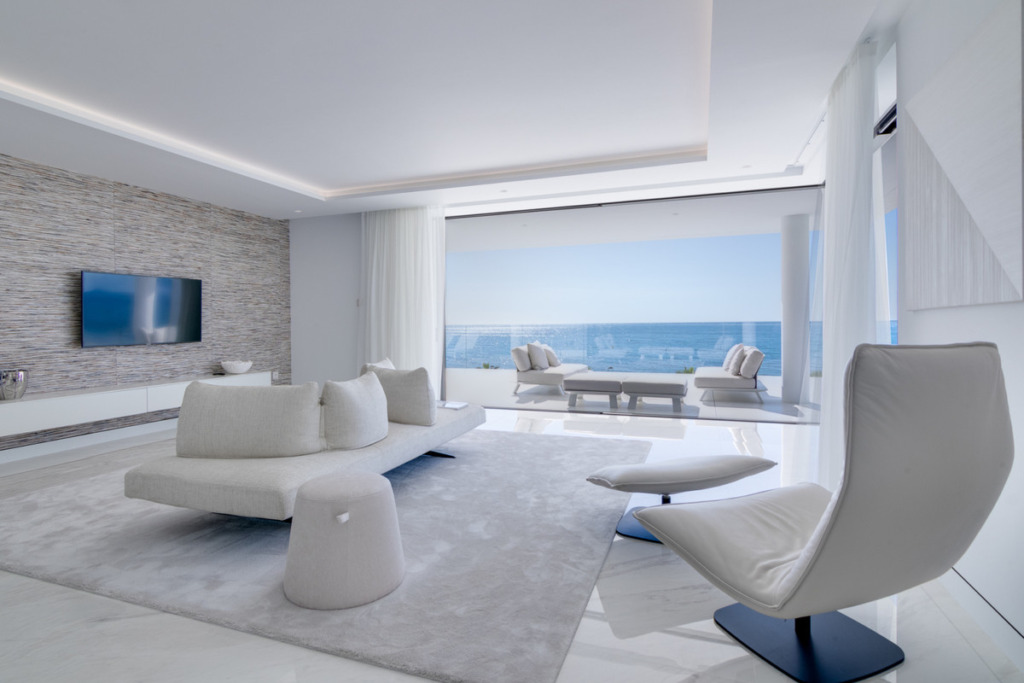 Middle Floor Apartment — Estepona