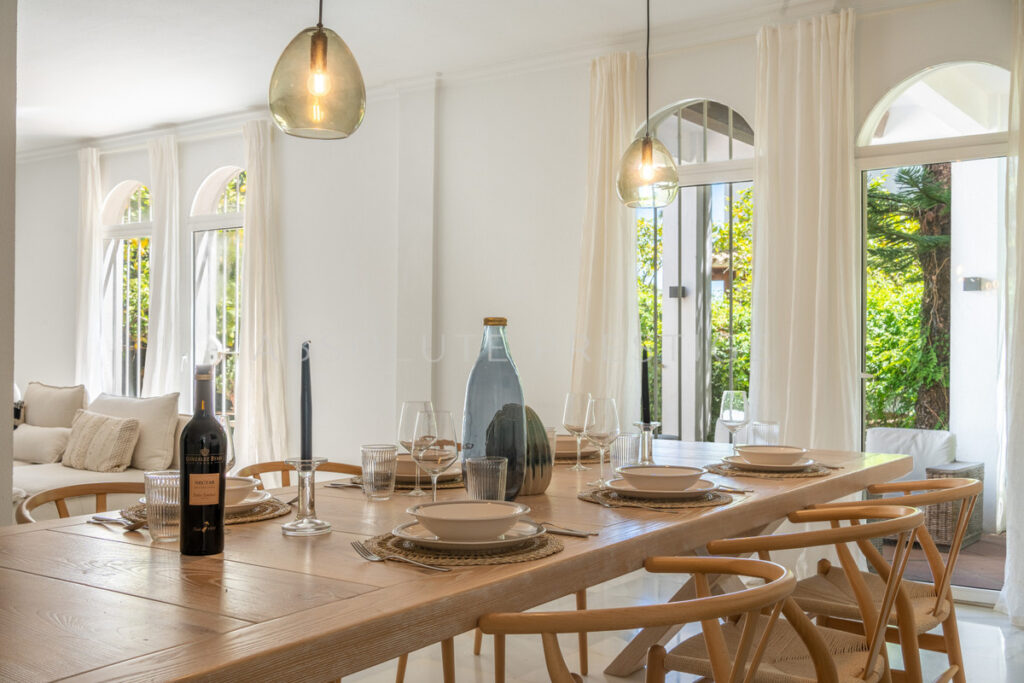 Villa – Chalet — Nueva Andalucía