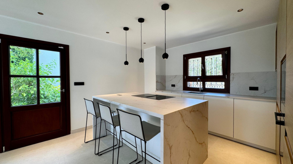 Detached Villa — The Golden Mile