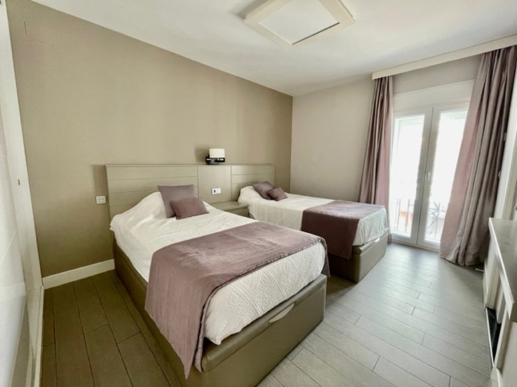 Апартамент средний этаж — Puerto Banús