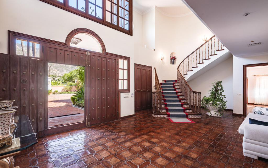 Villa – Chalet — The Golden Mile