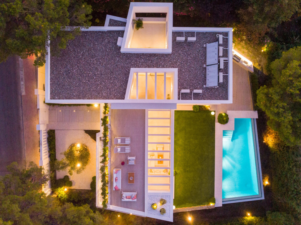 Detached Villa — Aloha
