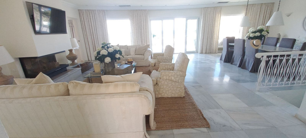 Villa – Chalet — El Chaparral