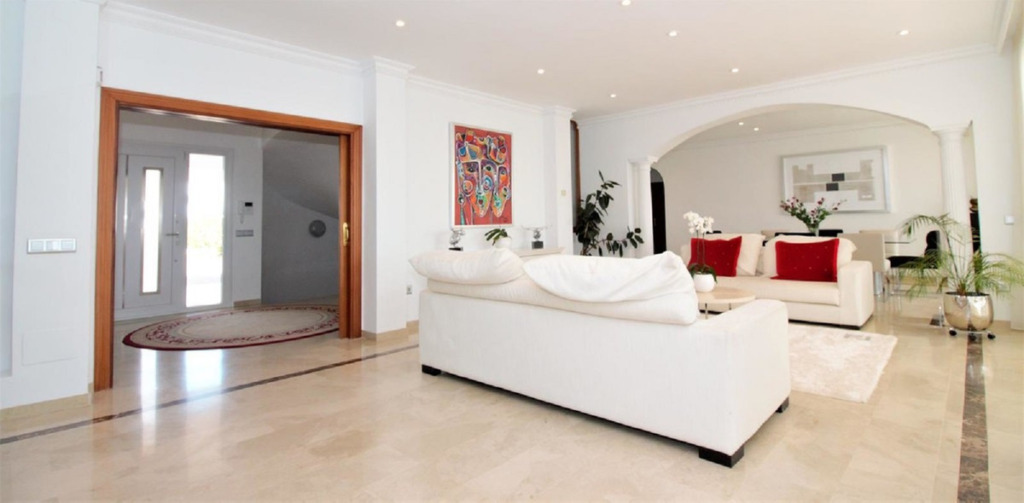 Detached Villa — El Paraiso