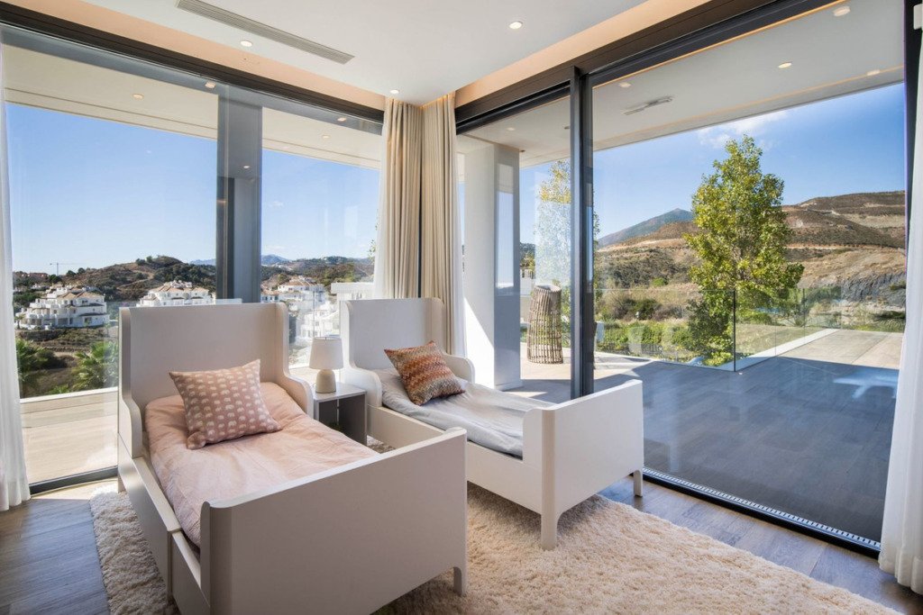 Detached Villa — Nueva Andalucía