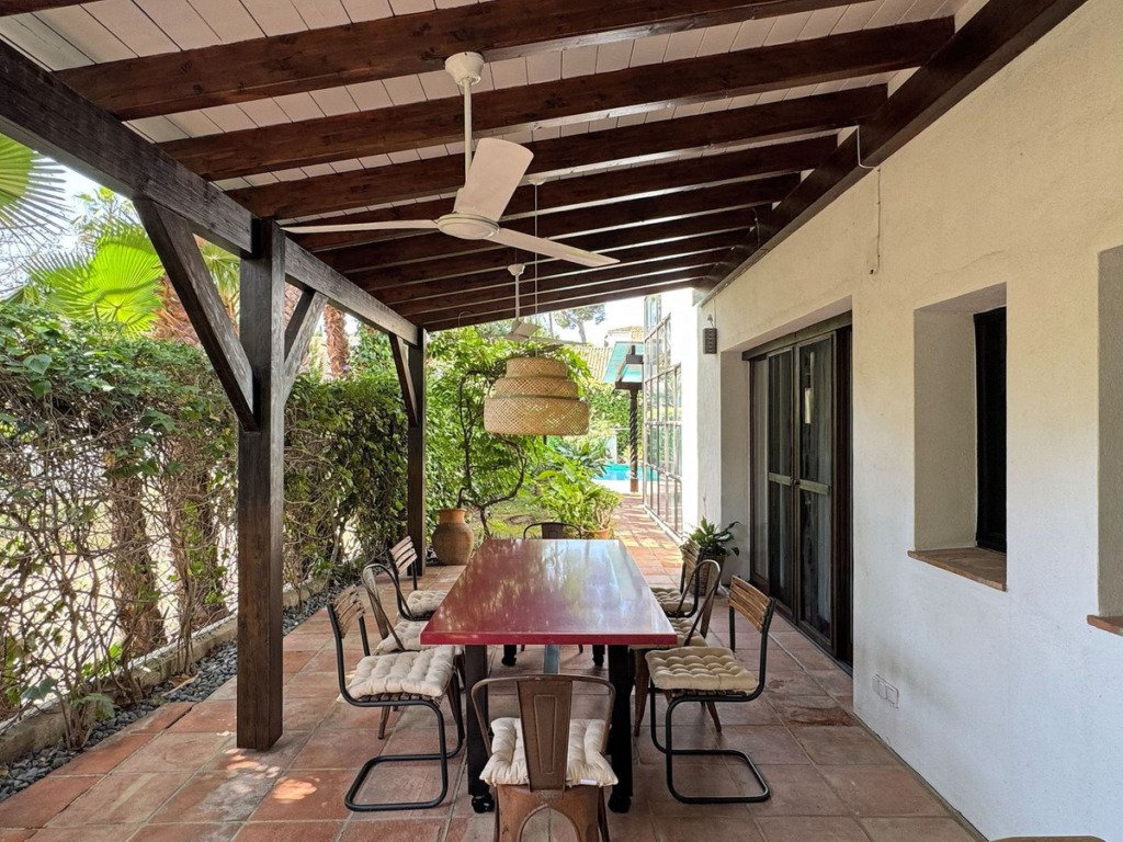 Villa – Chalet — Nueva Andalucía
