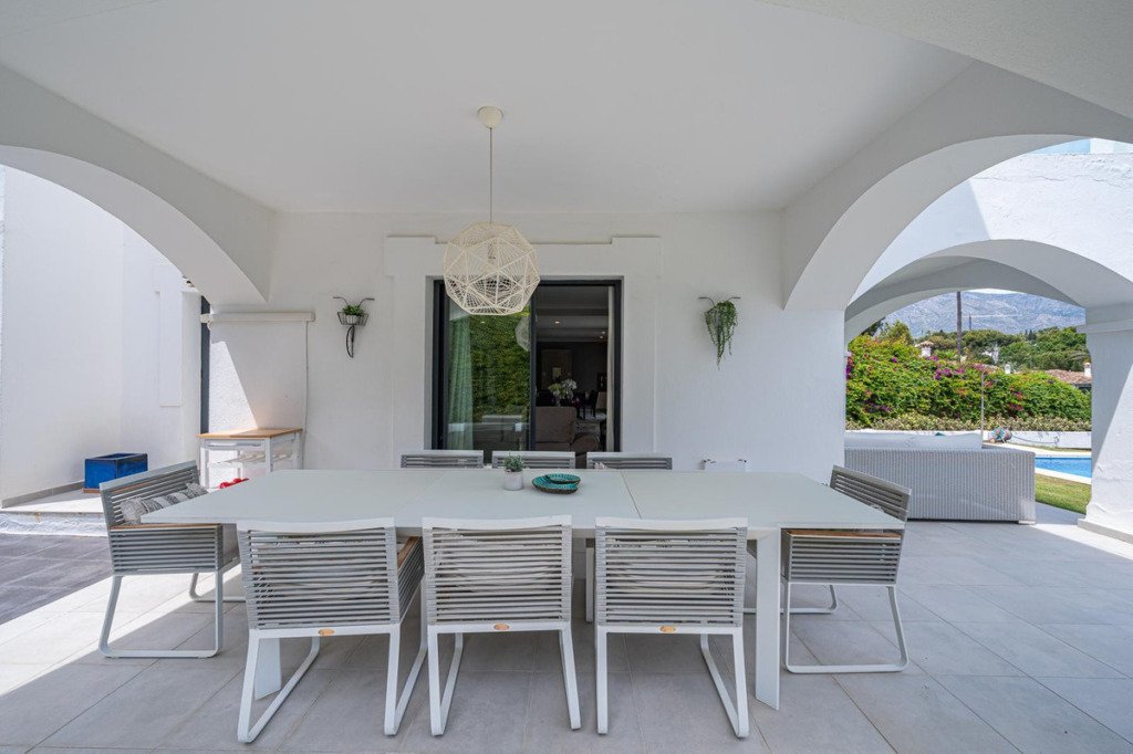 Villa – Chalet — Nueva Andalucía