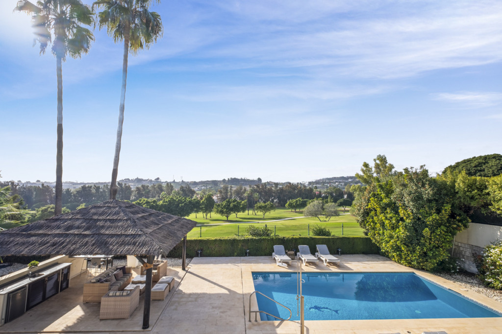 Detached Villa — Nueva Andalucía