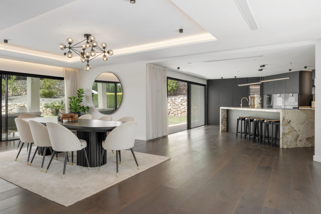 Villa – Chalet — Nueva Andalucía