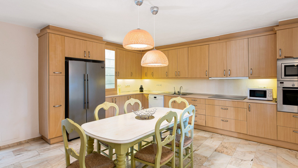 Detached Villa — The Golden Mile