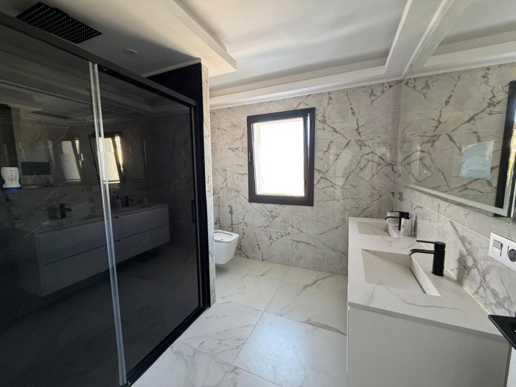 Detached Villa — Nueva Andalucía