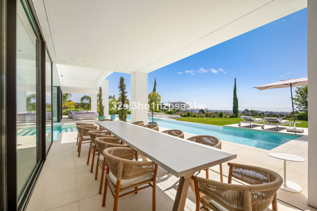 Villa – Chalet — Estepona