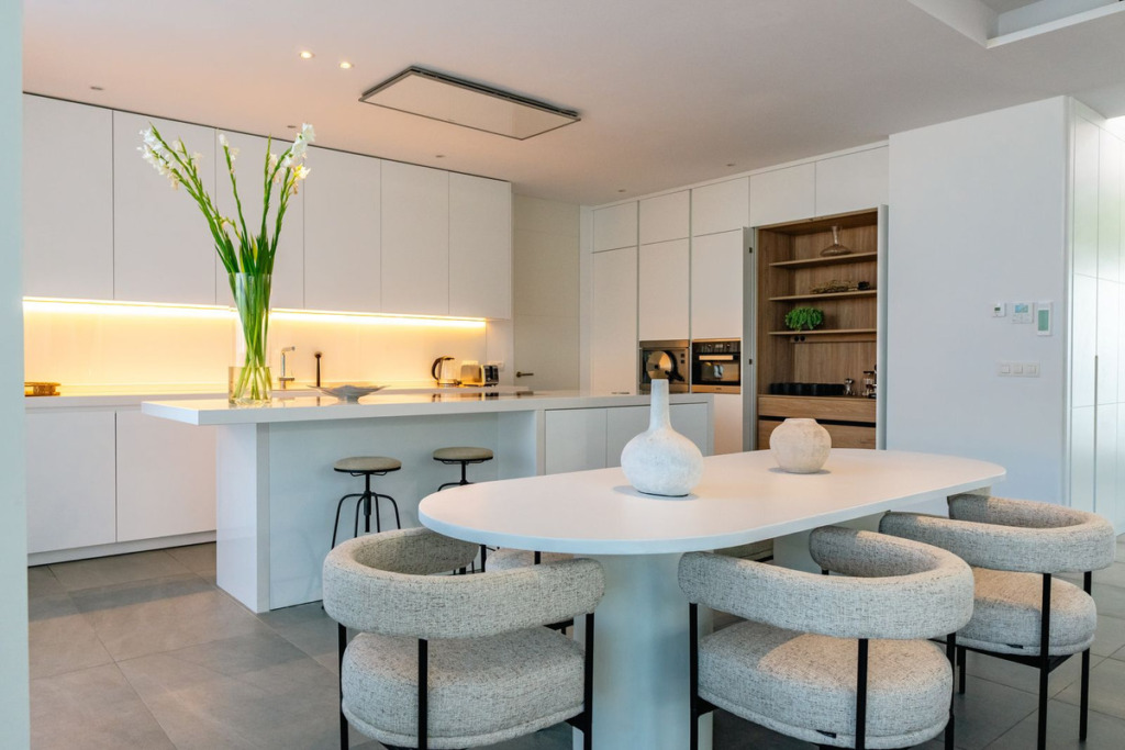 Villa – Chalet — Cancelada