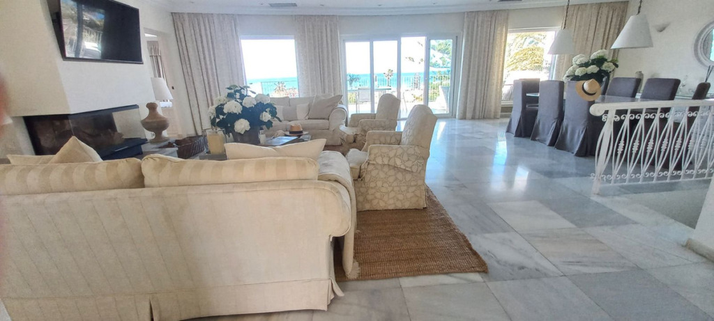 Detached Villa — El Chaparral