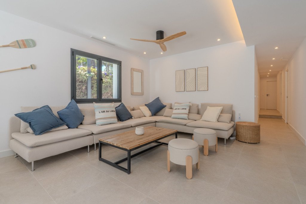 Detached Villa — Nueva Andalucía