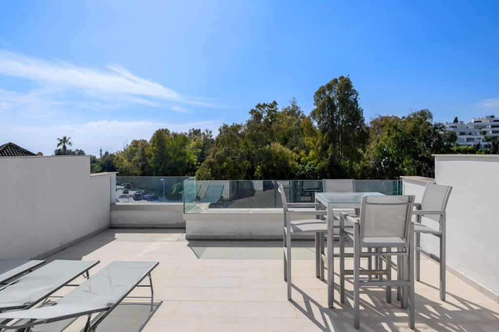 Townhouse — The Golden Mile