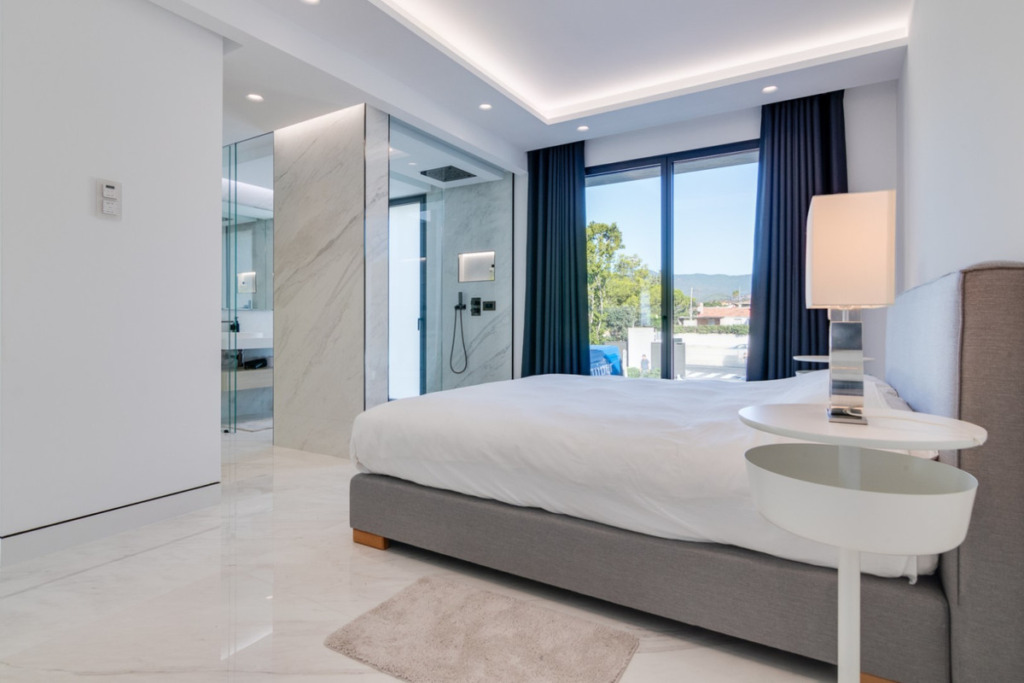 Middle Floor Apartment — Estepona