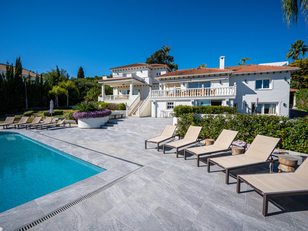 Detached Villa — Nueva Andalucía