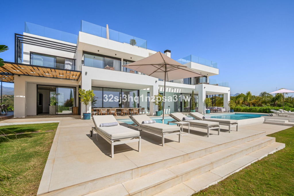 Villa – Chalet — Estepona