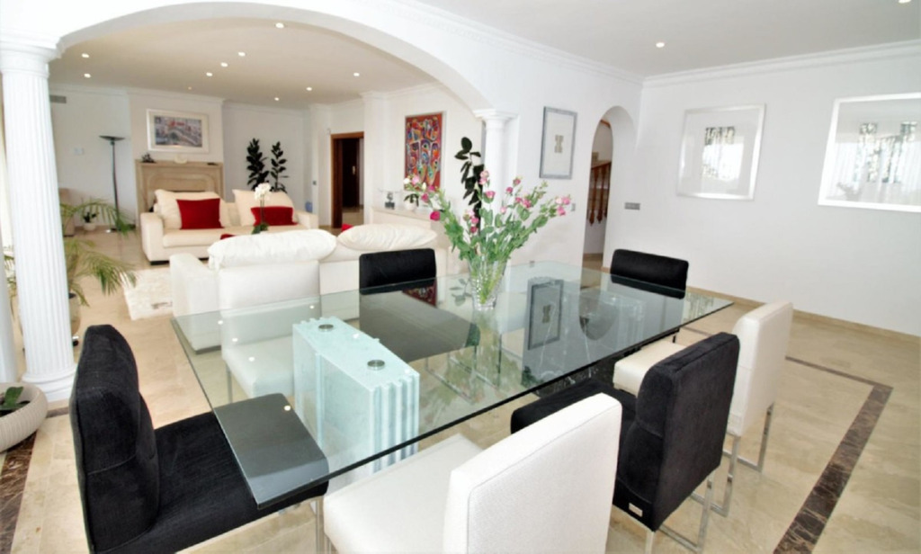 Detached Villa — El Paraiso