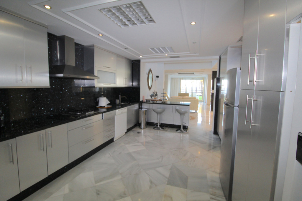 Apartamento Planta Baja — Puerto Banús