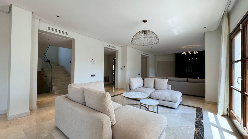 Detached Villa — The Golden Mile