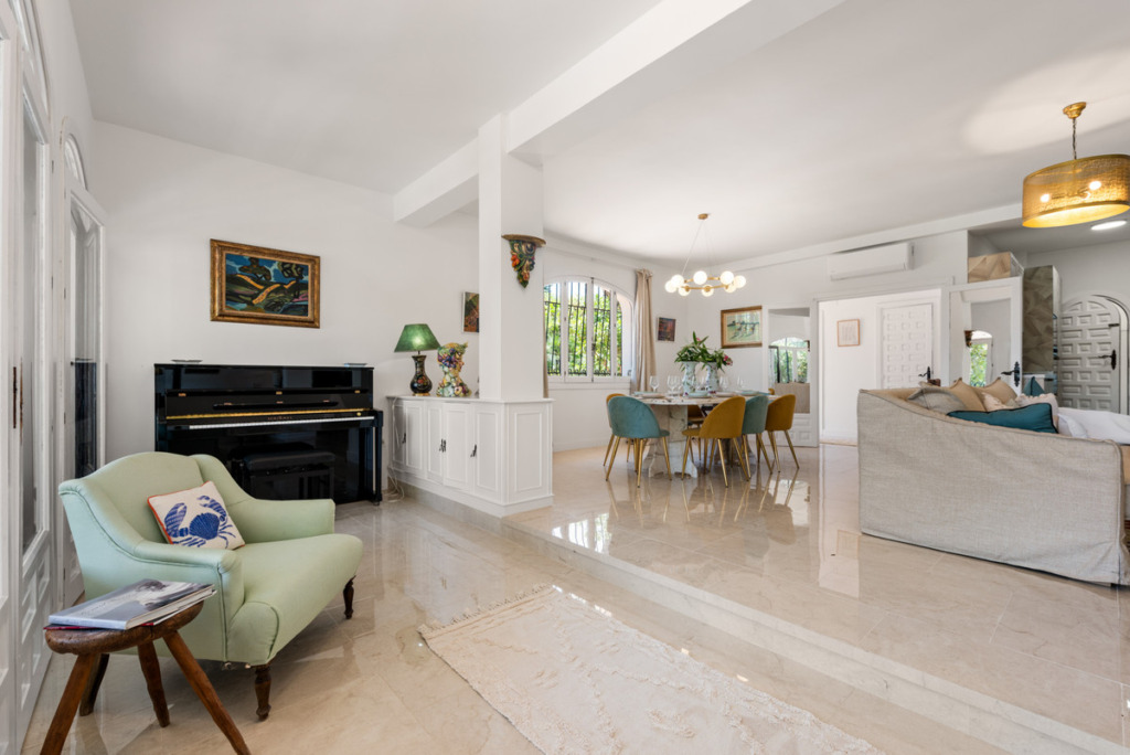 Villa – Chalet — Nueva Andalucía