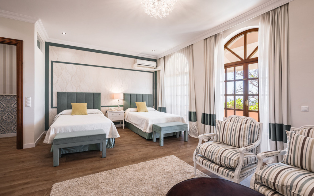 Villa – Chalet — The Golden Mile