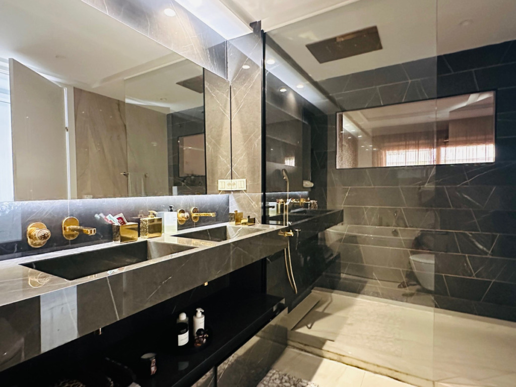 Middle Floor Apartment — Puerto Banús