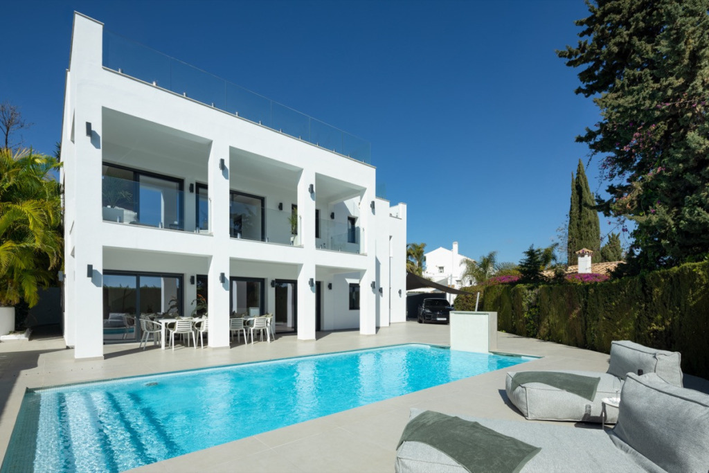 Villa – Chalet — Nueva Andalucía