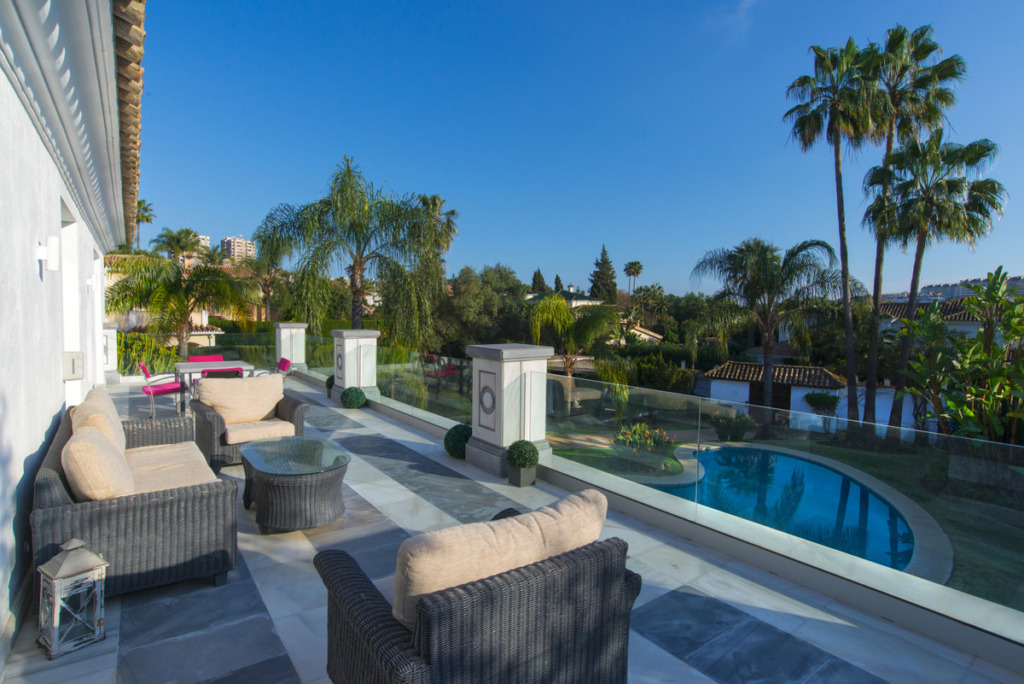 Villa – Chalet — Nueva Andalucía