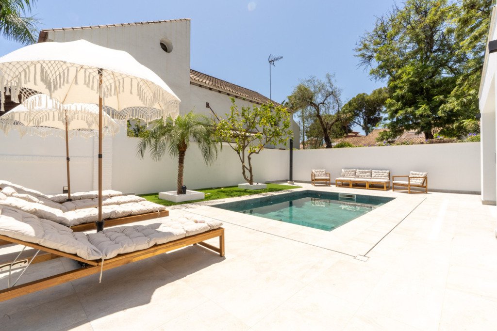 Detached Villa — Nueva Andalucía