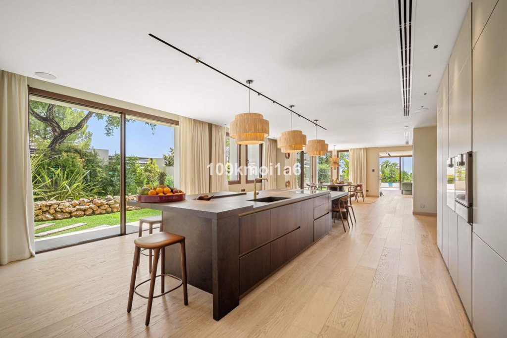 Detached Villa — Sierra Blanca