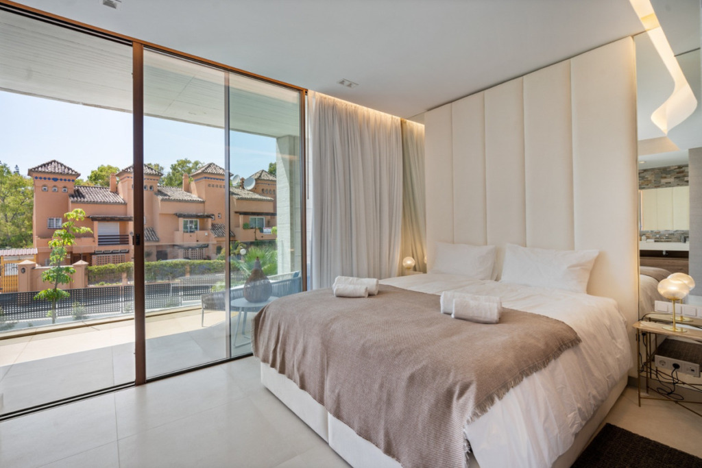 Detached Villa — The Golden Mile