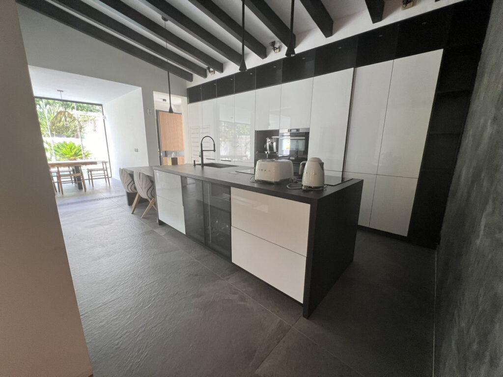 Villa – Chalet — Nueva Andalucía