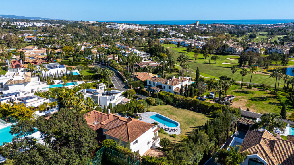 Detached Villa — Nueva Andalucía